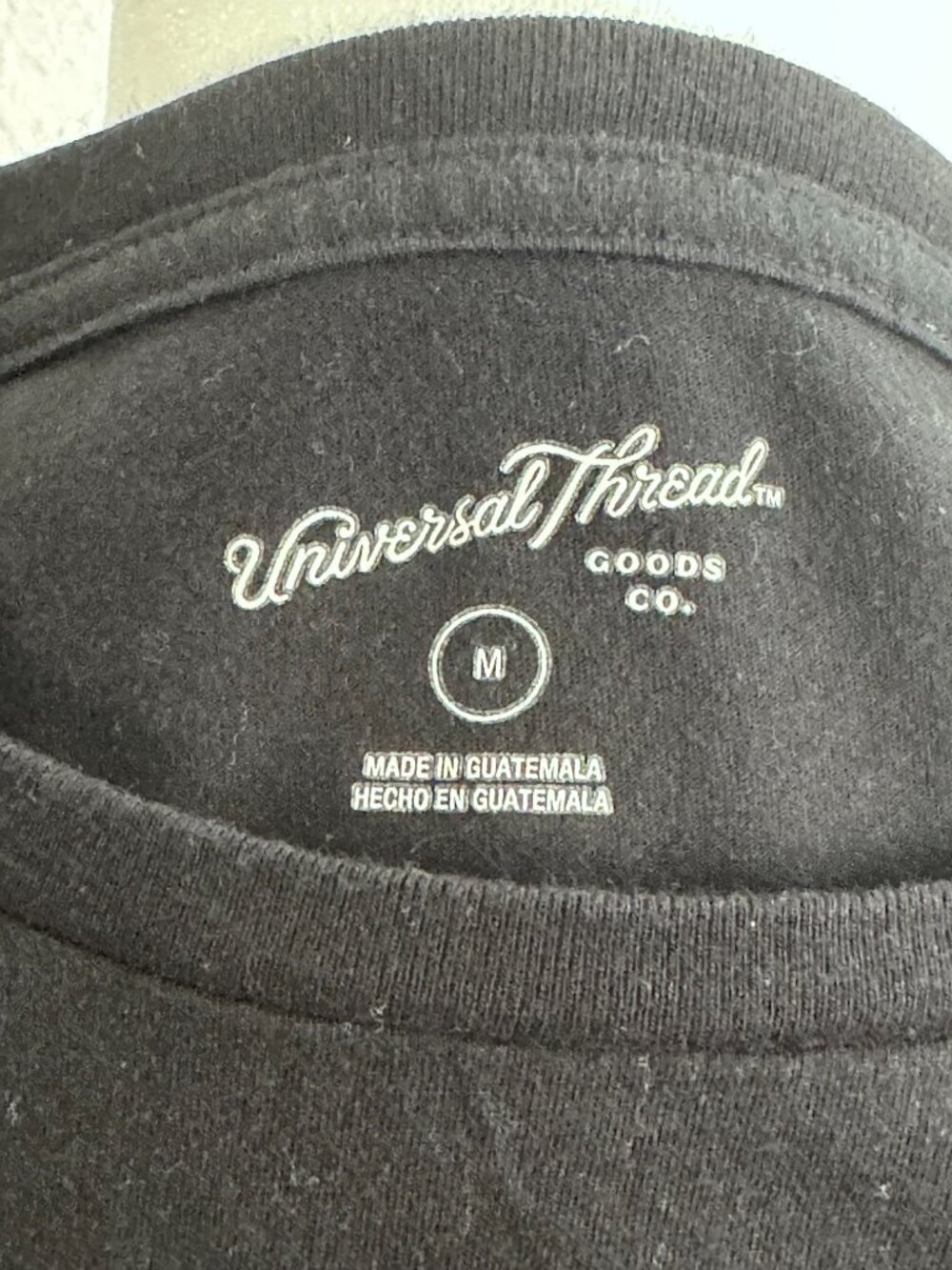 Universal Thread Black Tee Size Medium Soft Cotton Basic Short Sleeve Everyday - Picture 6 of 7